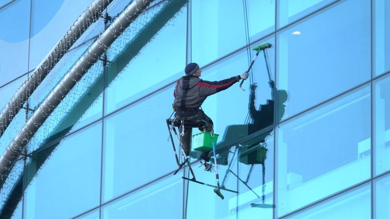 Window Cleaning in Kyiv: Timing, Price and Preparation