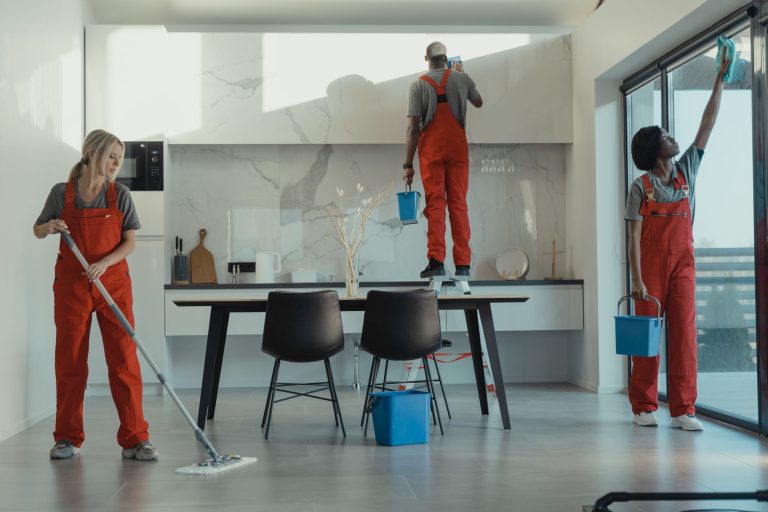 Термінове прибирання у Києві: Як підготуватися до приїзду клінерів